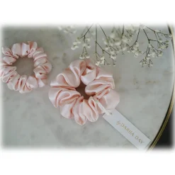 by Dariia Day - Silk Scrunchie - Blush Pink - Fashion - Accessories - Mulberry Silk - Artisan Silk Scrunchie - Luxury - Avvenice