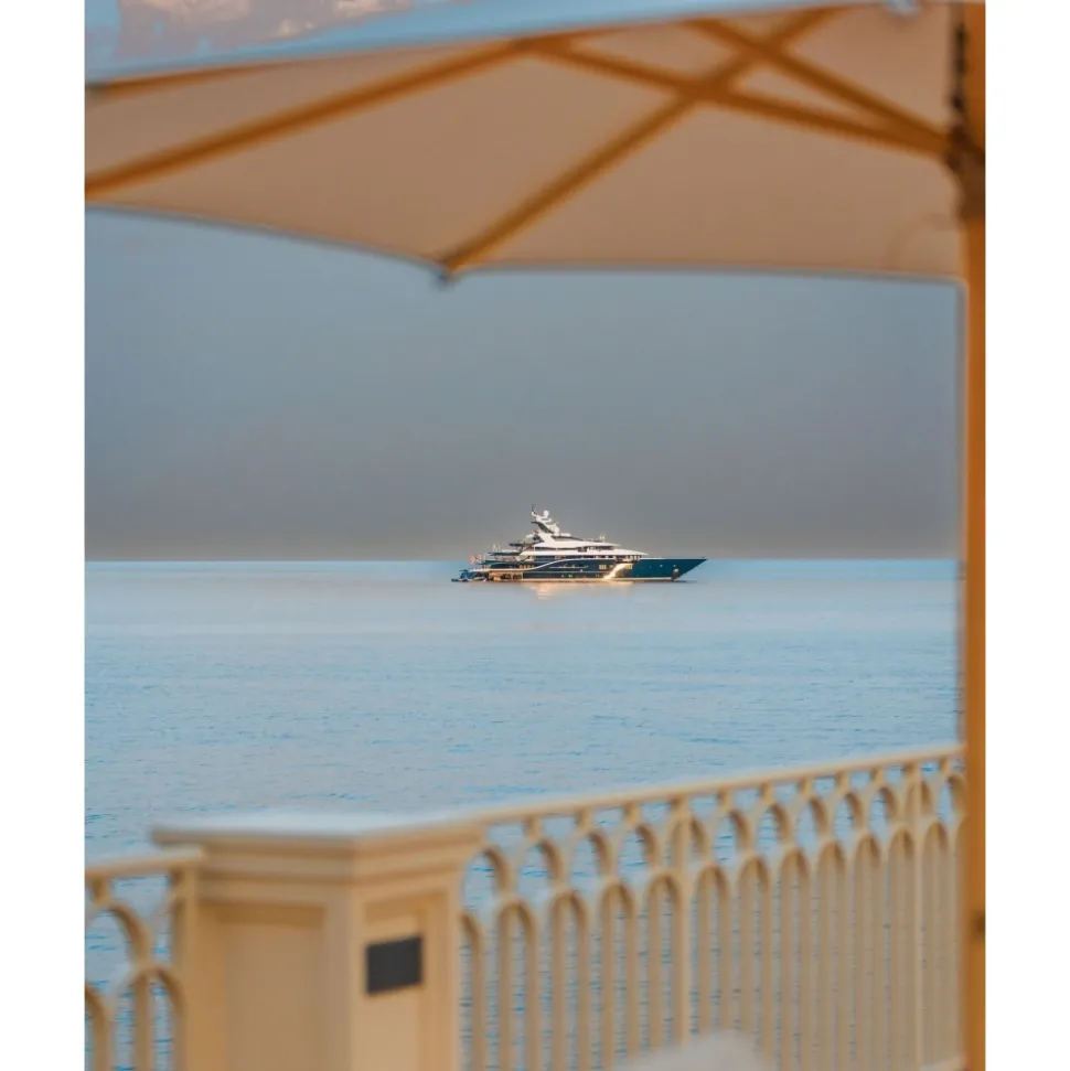 Monte Carlo Travel 1985 - Aston Martin DBX707 - Supercar - Monte-Carlo - Cannes - Exclusive Luxury - Avvenice