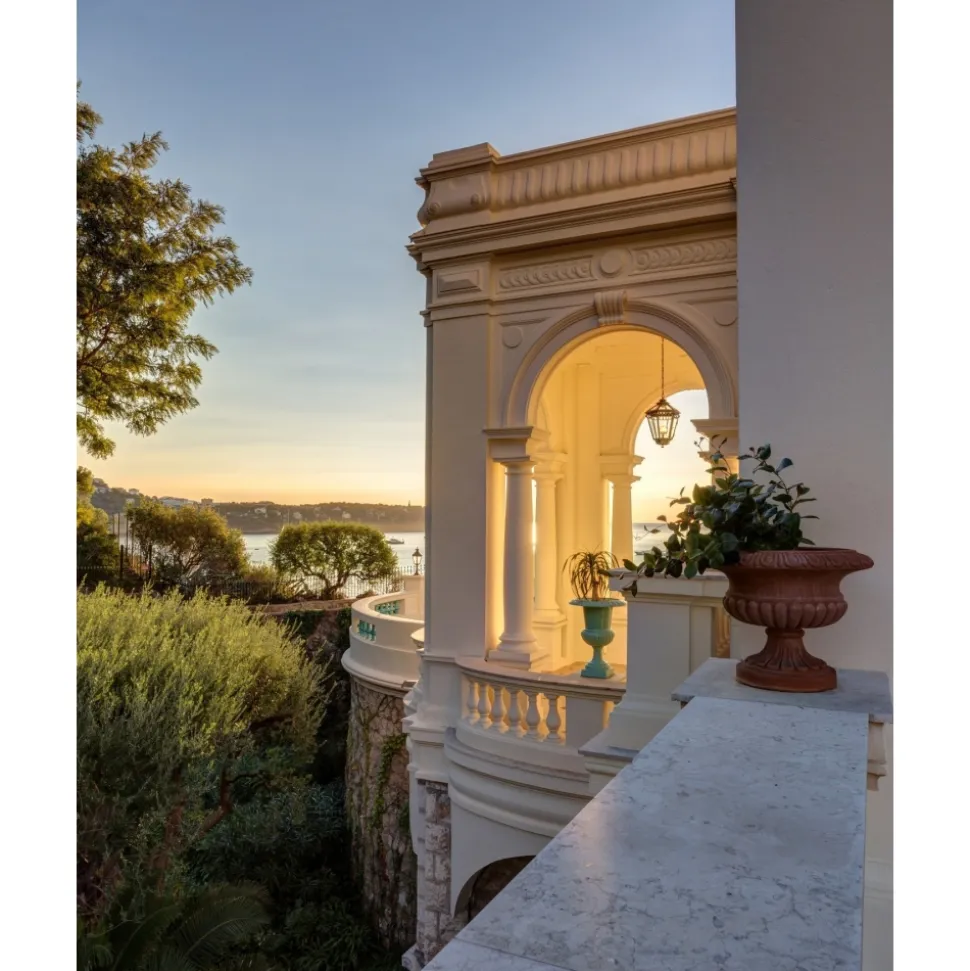 Monte Carlo Travel 1985 - Aston Martin DBX707 - Supercar - Monte-Carlo - Cannes - Exclusive Luxury - Avvenice