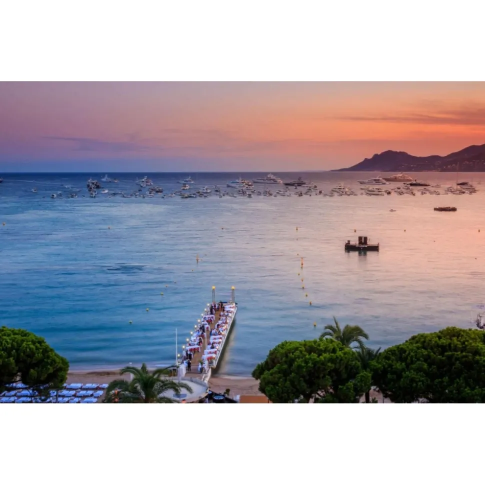 Monte Carlo Travel 1985 - Aston Martin DBX707 - Supercar - Monte-Carlo - Cannes - Exclusive Luxury - Avvenice