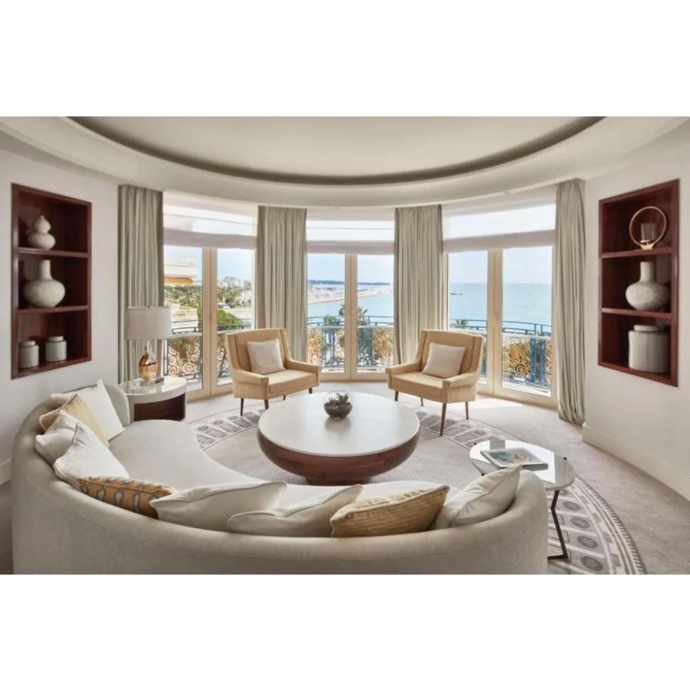 Monte Carlo Travel 1985 - Aston Martin DBX707 - Supercar - Monte-Carlo - Cannes - Exclusive Luxury - Avvenice