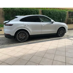 Rent Luxe Car - Porsche Cayenne - Exclusive Luxury Rent - Avvenice