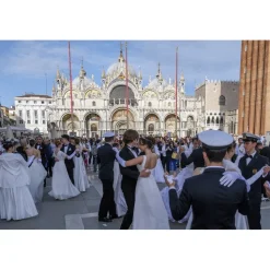 The Venice Debutant Grand Ball - Royal Ticket - Venice - Grand Ball - Teatro La Fenice - Exclusive Luxury Event - Avvenice