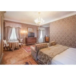 Villa Condulmer - Italian Lifestyle - Executive Suite - 3 Days 2 Nights - Venice - Villa - Veneto Italy - Avvenice