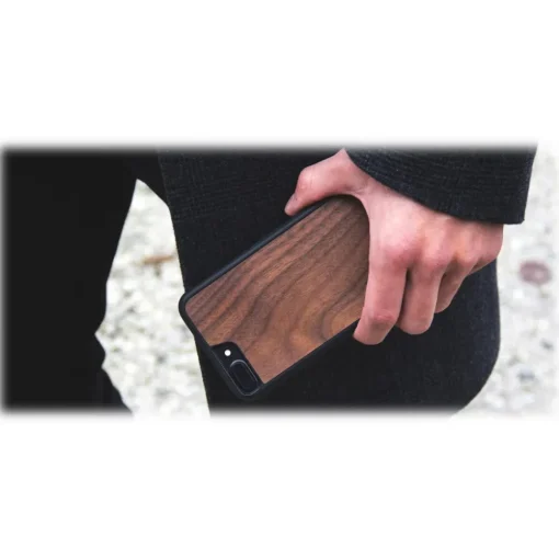 Woodcessories - Eco Bumper - Walnut Cover - Black - iPhone XR - Wooden Cover - Eco Case - Bumper Collection - Avvenice