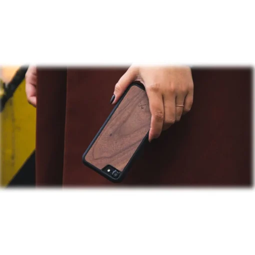 Woodcessories - Eco Bumper - Walnut Cover - Black - iPhone XR - Wooden Cover - Eco Case - Bumper Collection - Avvenice