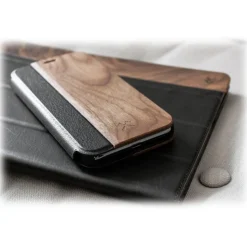 Woodcessories - Eco Wallet Flip Cover - Real Wood and Leather - Walnut - iPhone 8 Plus / 7 Plus - Eco Case - Flip Collection - Avvenice