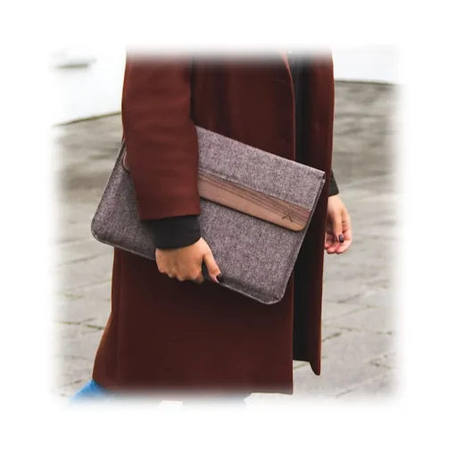 Woodcessories - MacBook Eco Pouch Cover - Walnut and Wool - MacBook 15 - Mac Case - Real Wood MacBook Bag - Avvenice