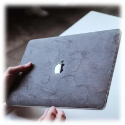 Woodcessories - Real Stone MacBook Cover - Volcano Black - MacBook 15 Pro Touchbar - Eco Skin Stone - Apple Logo - Avvenice