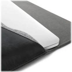 Woodcessories - Walnut / Black Leather / MacBook Bag - MacBook 15 Pro Ret - Eco Pouch Case - Wooden MacBook Bag - Avvenice